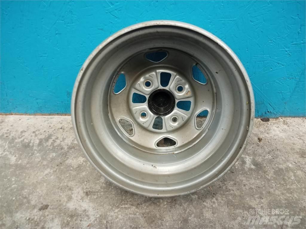  12 12x6.0AT Pneus, roues et jantes