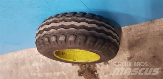  15 10.0/75-15 Pneus, roues et jantes