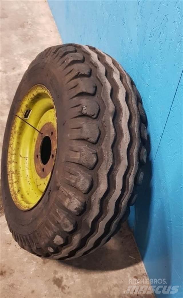 15 10.0/75-15 Pneus, roues et jantes