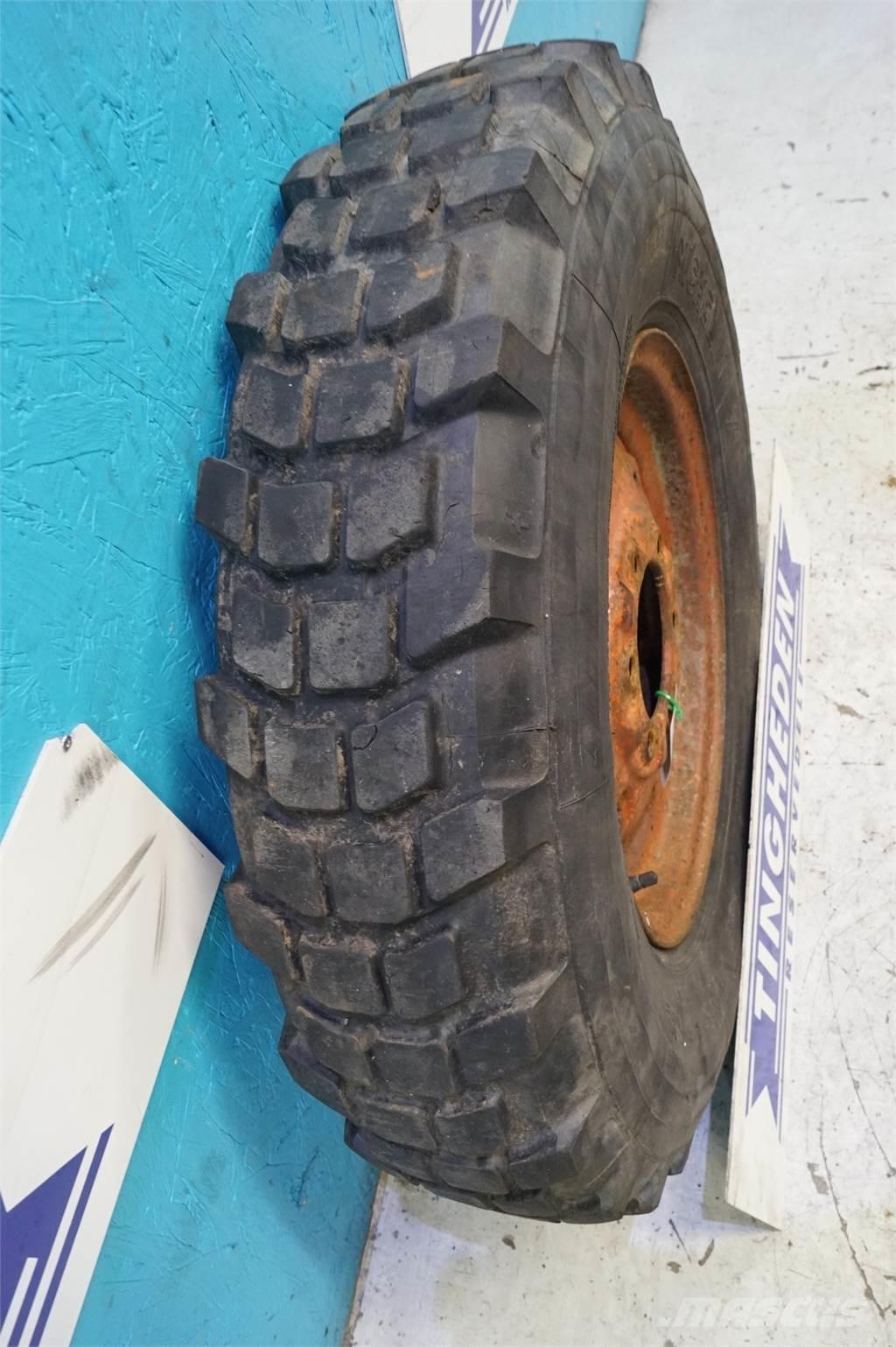  16 7.50R16 Pneus, roues et jantes