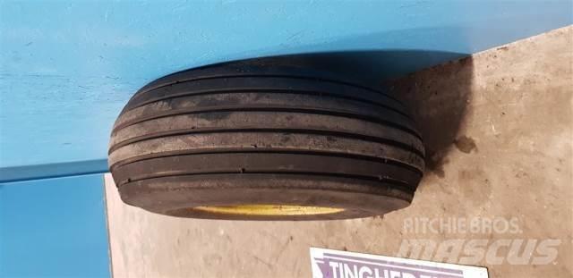  17 13.5/75-17 Pneus, roues et jantes