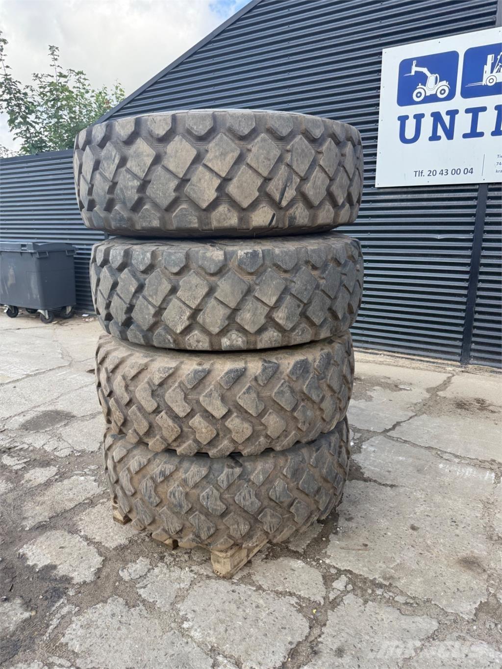  17.5-25 Pneus, roues et jantes