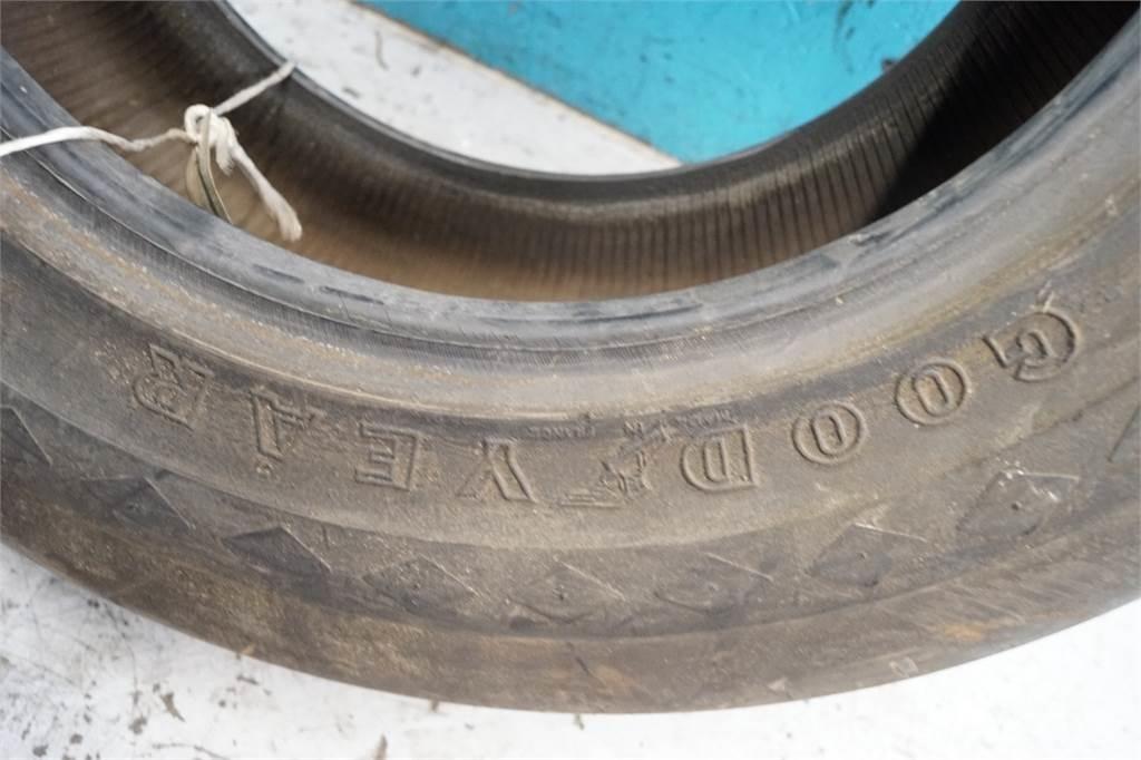  18 10.5/80-18 Pneus, roues et jantes