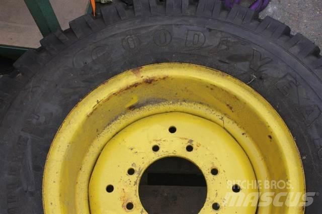  18 12.5/80-18 Pneus, roues et jantes