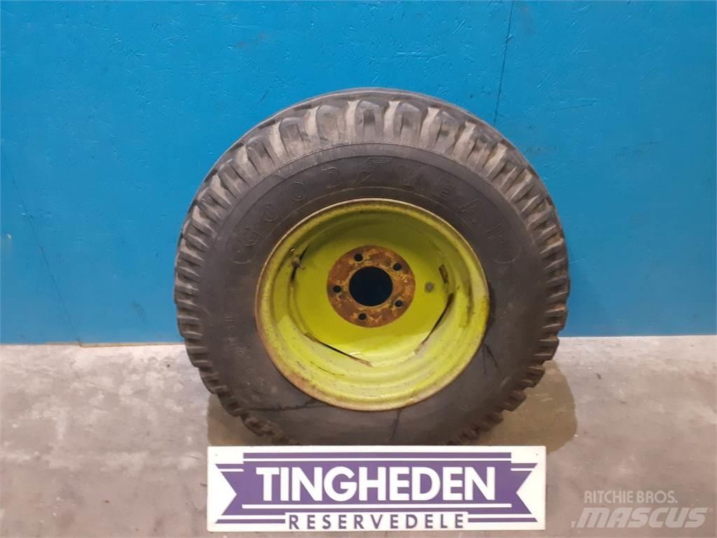  18 12.5/80-18 Pneus, roues et jantes