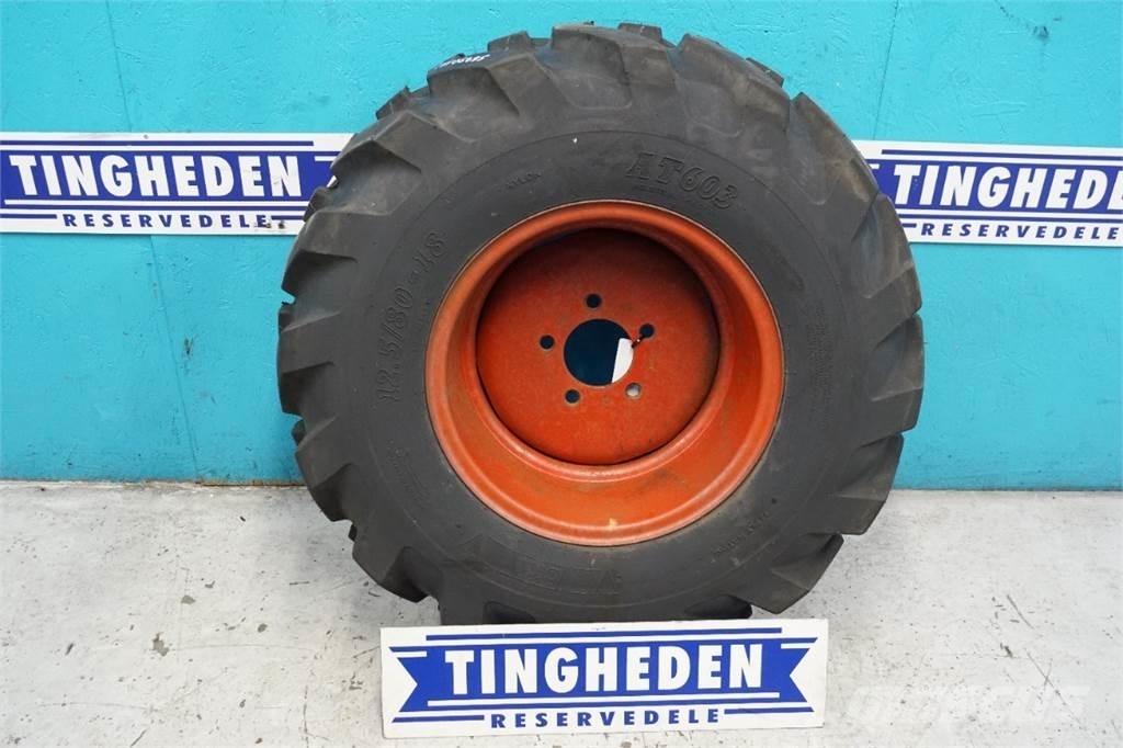  18 12.5/80-18 Pneus, roues et jantes