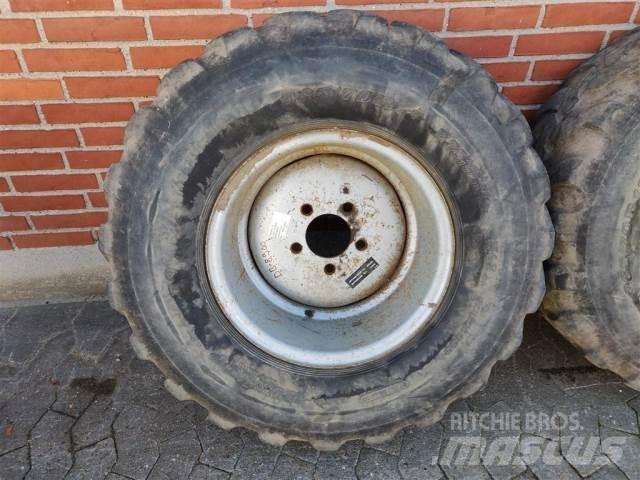  18 365/70R18 Pneus, roues et jantes