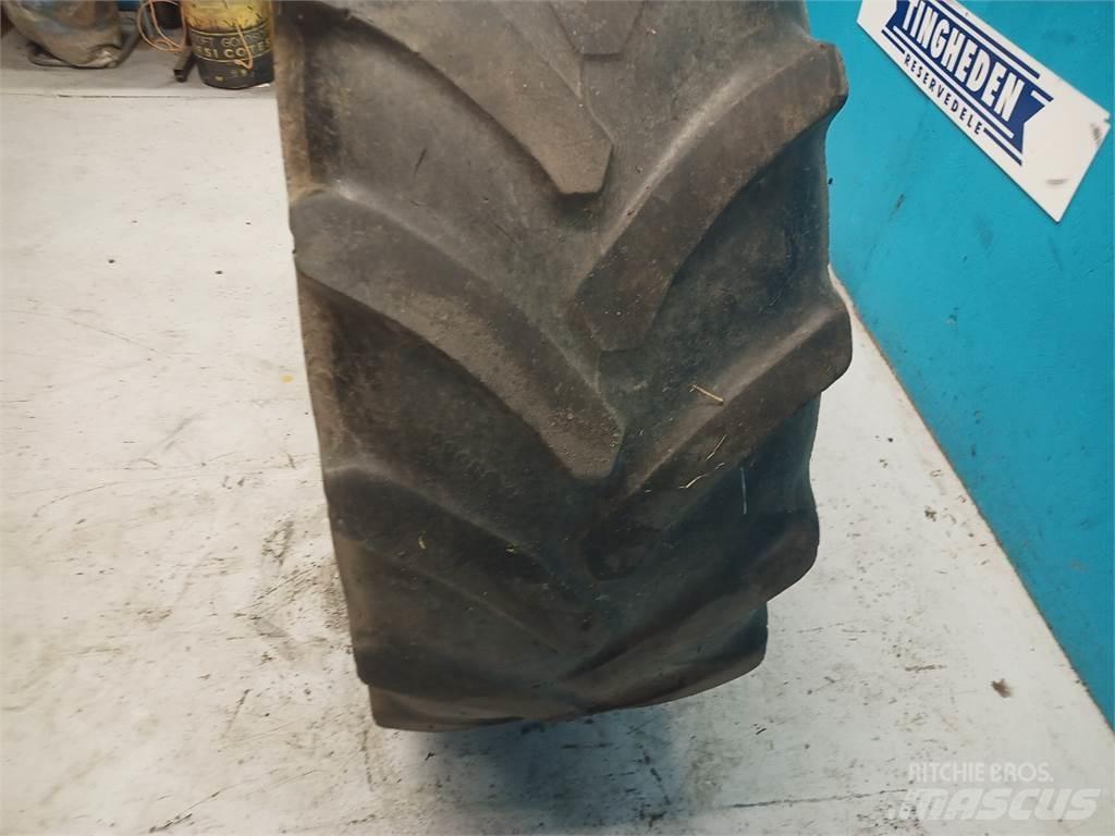  24 420/70R24 Pneus, roues et jantes