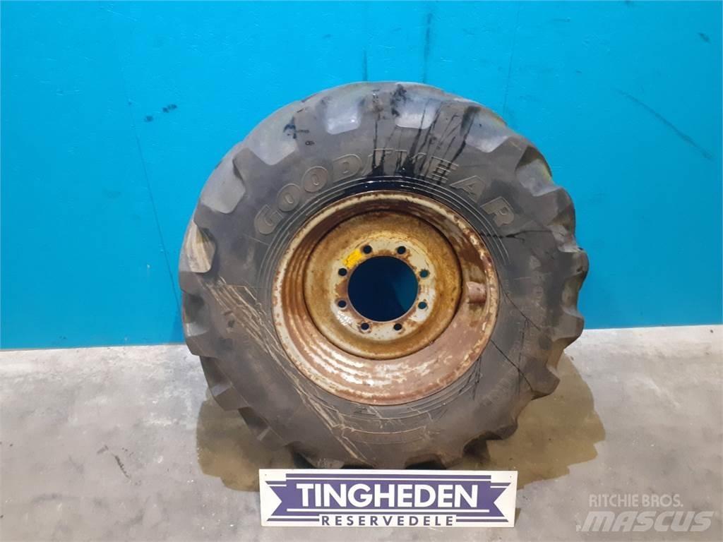  24 460/70R24 Pneus, roues et jantes
