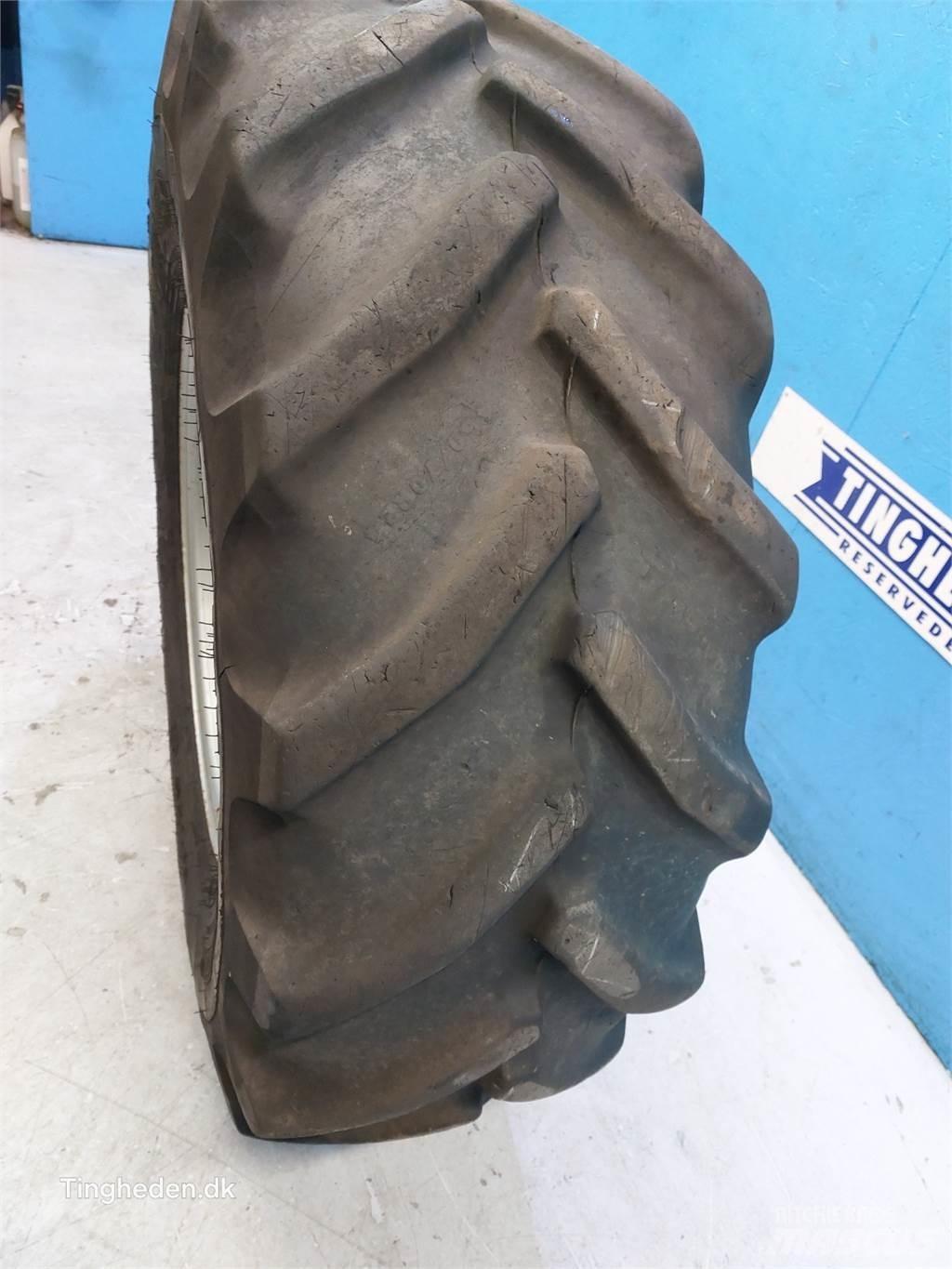  24 460/70R24 Pneus, roues et jantes