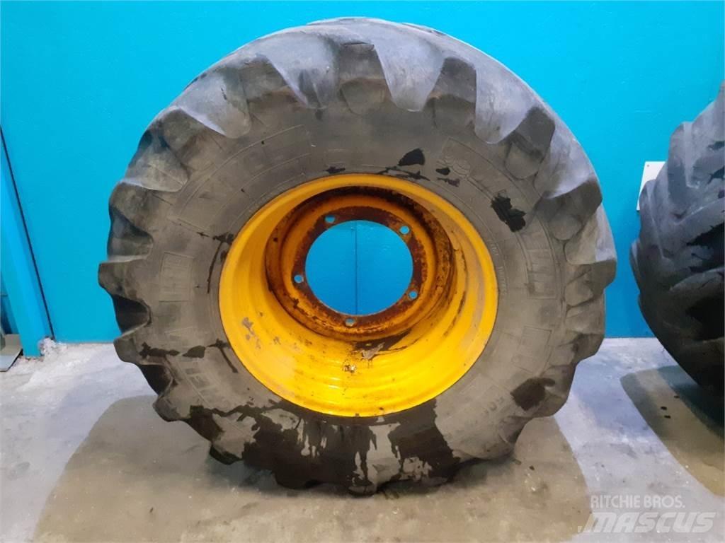  24 500/70R24 Pneus, roues et jantes
