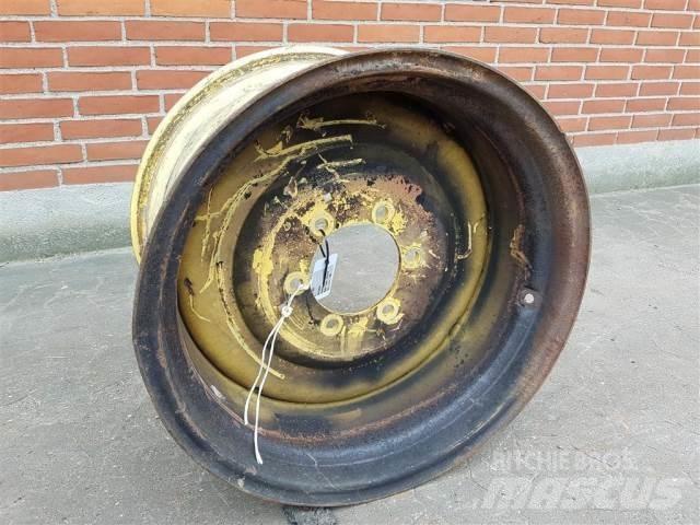  24 W15X24 Pneus, roues et jantes