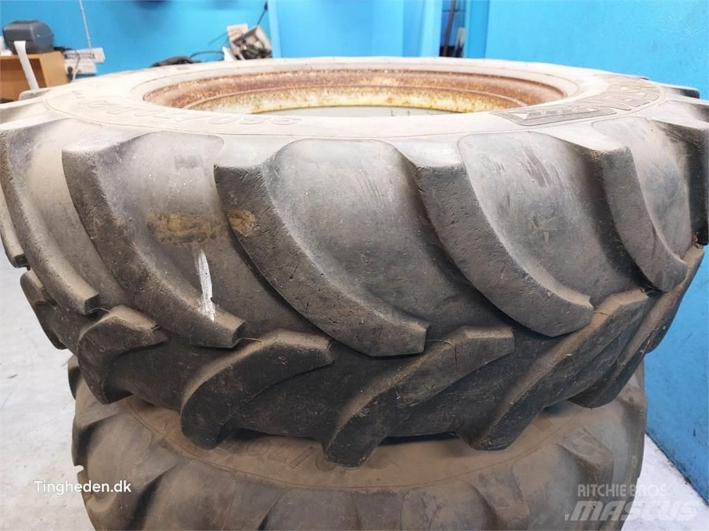  28 380/70R28 Pneus, roues et jantes