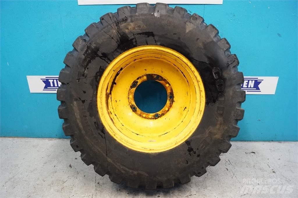  28 440/80R28 Pneus, roues et jantes