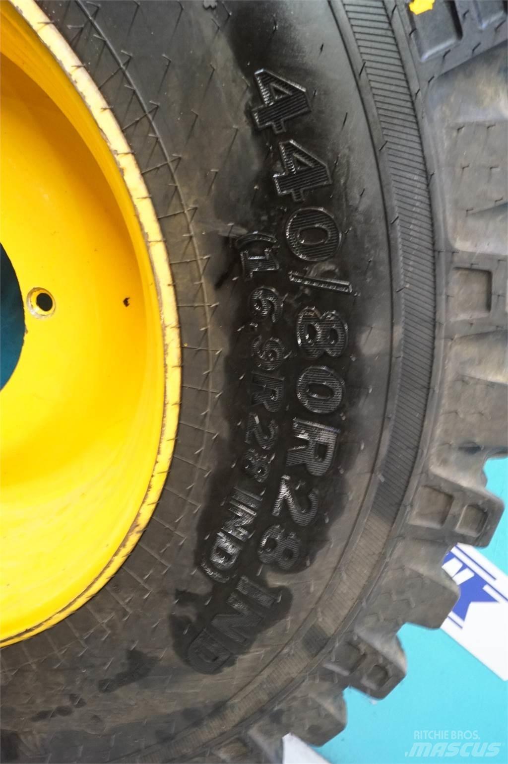  28 440/80R28 Pneus, roues et jantes