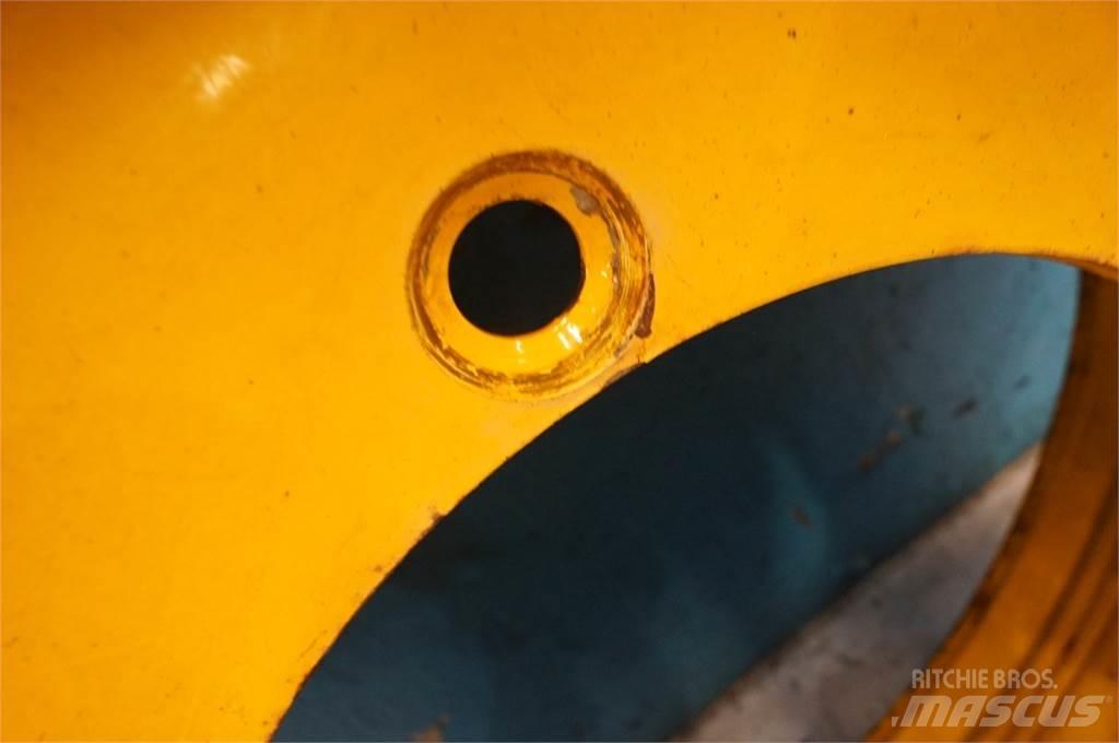  28 440/80R28 Pneus, roues et jantes