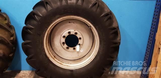  30 18.4/15-30 Pneus, roues et jantes