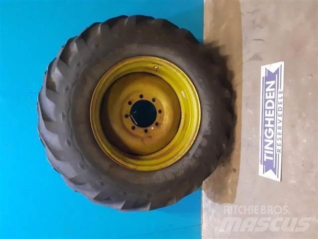  30 18.4/15-30 Pneus, roues et jantes
