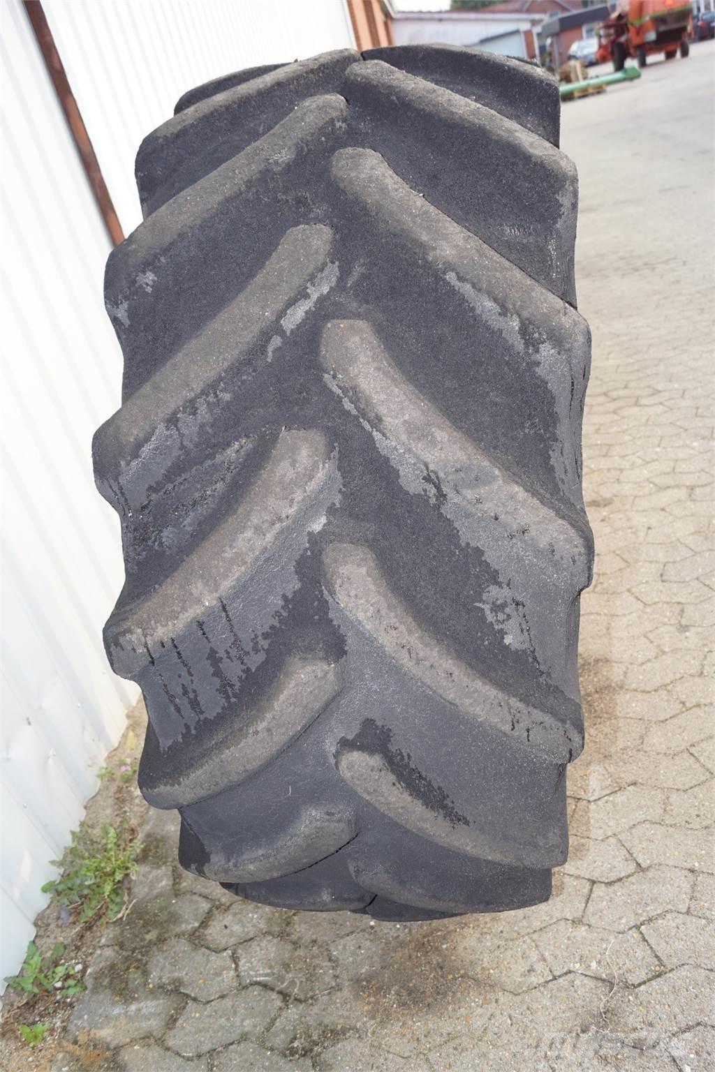  30 540/65R30 Pneus, roues et jantes