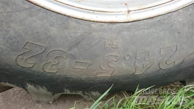  32 24.5-32 Pneus, roues et jantes