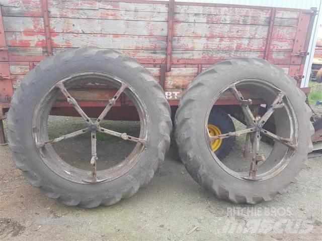  38 13.6/12-38 Pneus, roues et jantes