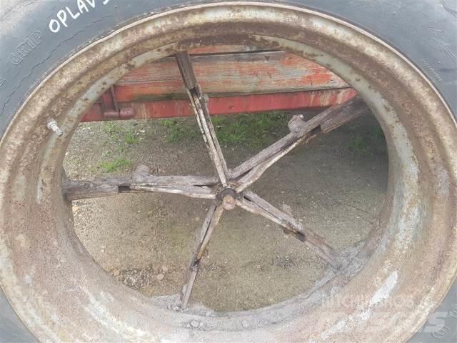  38 13.6/12-38 Pneus, roues et jantes