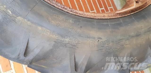  38 16.9-38 Pneus, roues et jantes