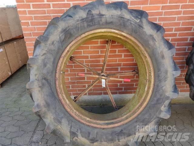  38 16.9R38 Pneus, roues et jantes