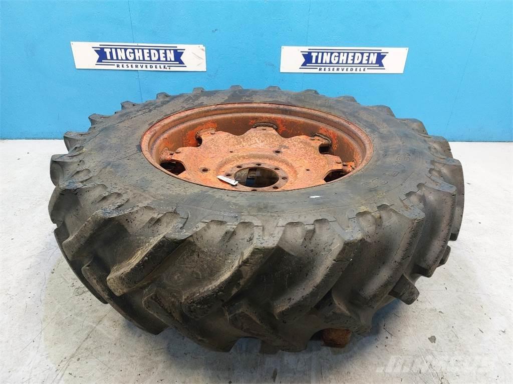  38 18.4 R38 Pneus, roues et jantes