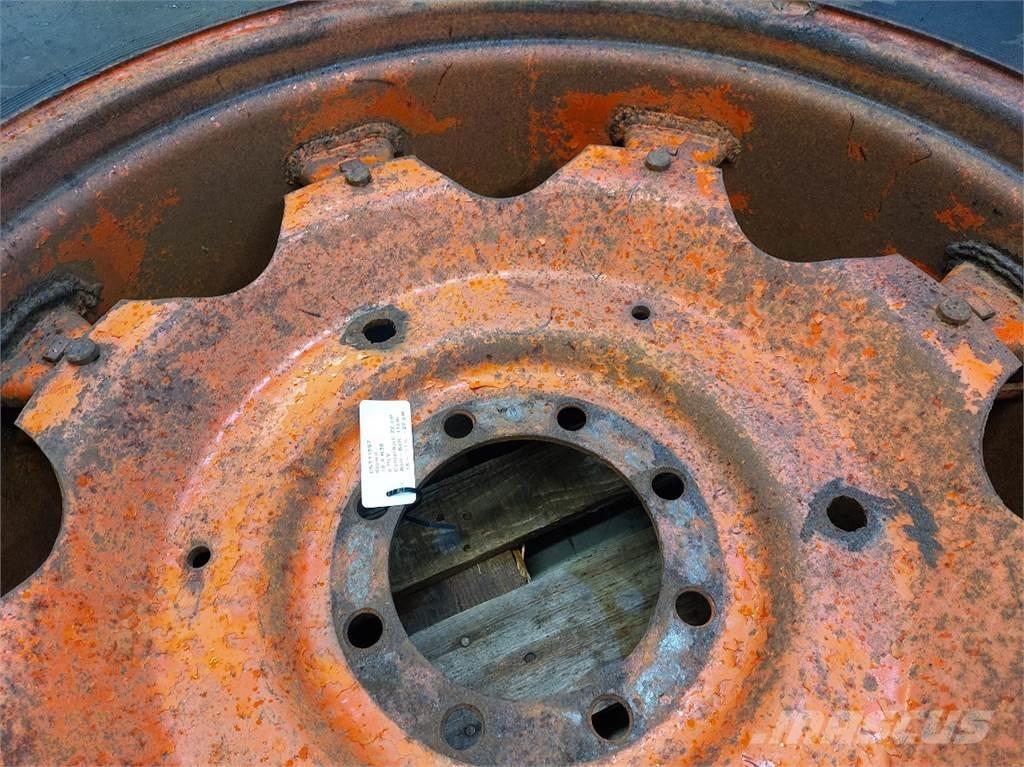  38 18.4 R38 Pneus, roues et jantes