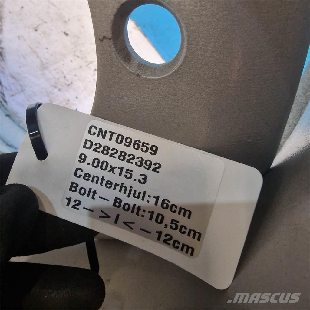  9 9.00x15.3 Pneus, roues et jantes