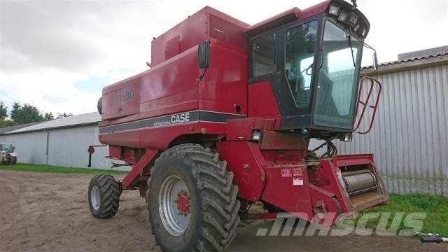 CASE 1680 Moissonneuse batteuse
