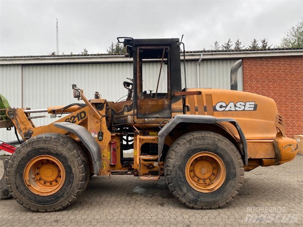 CASE 621D Chargeuse sur pneus