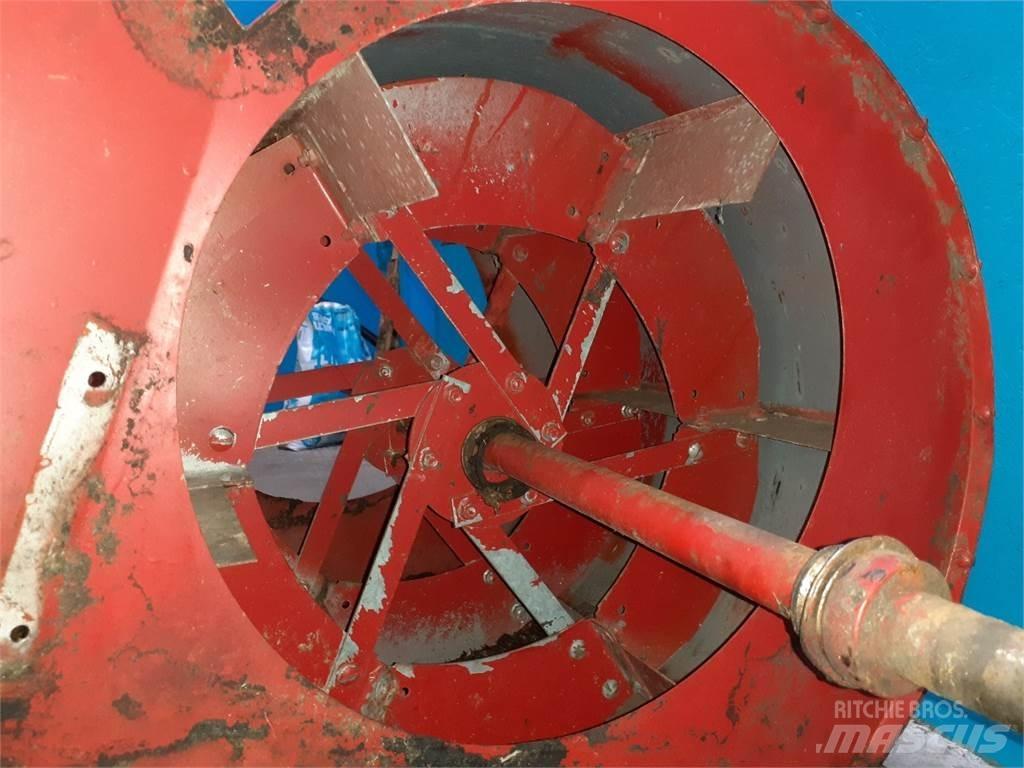 Case IH 1620 Sableuse et saleuse