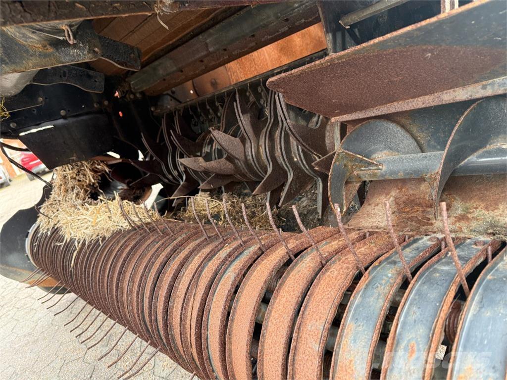 CASE RB464 Presse à balle ronde