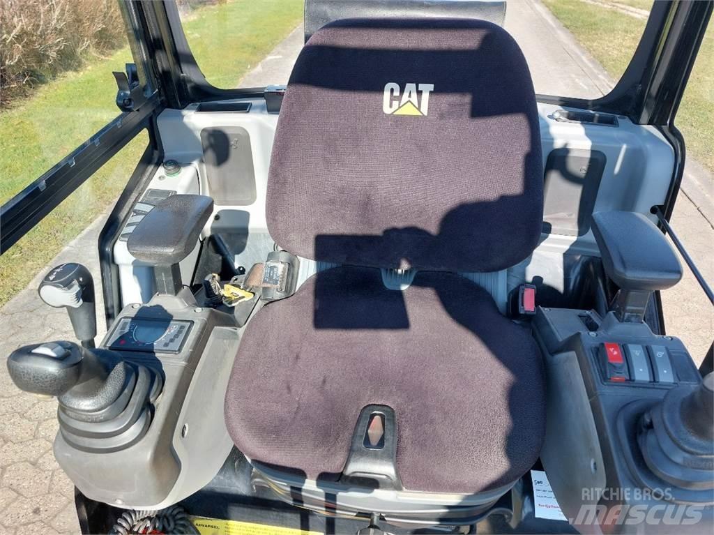 CAT 301.7D Mini pelle < 7t