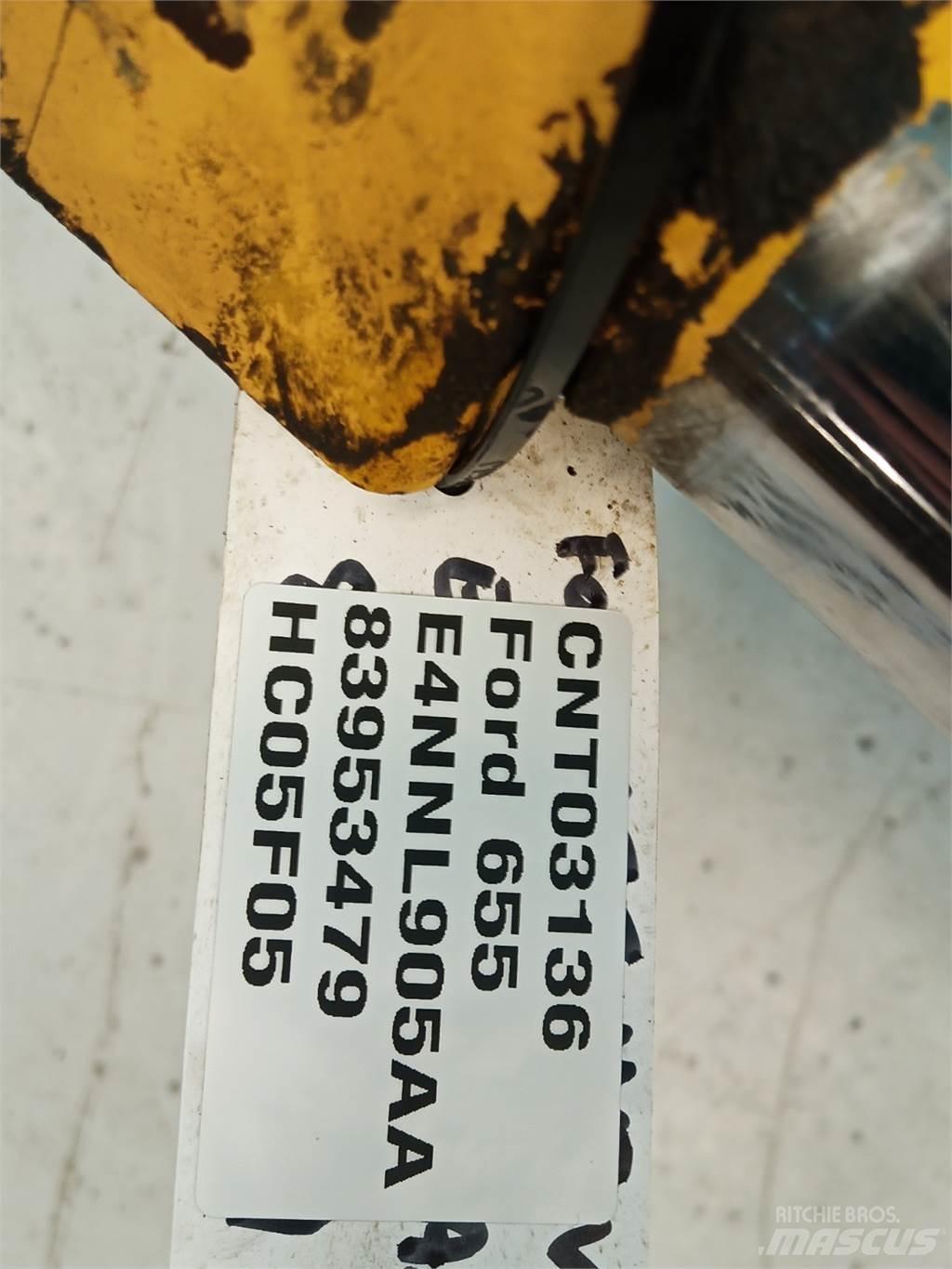 Ford 655 Bras et Godet