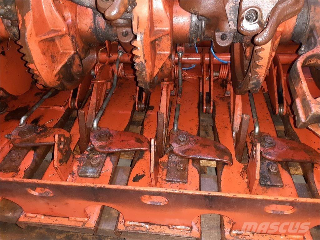 Hesston 4700 Autres matériels de fenaison