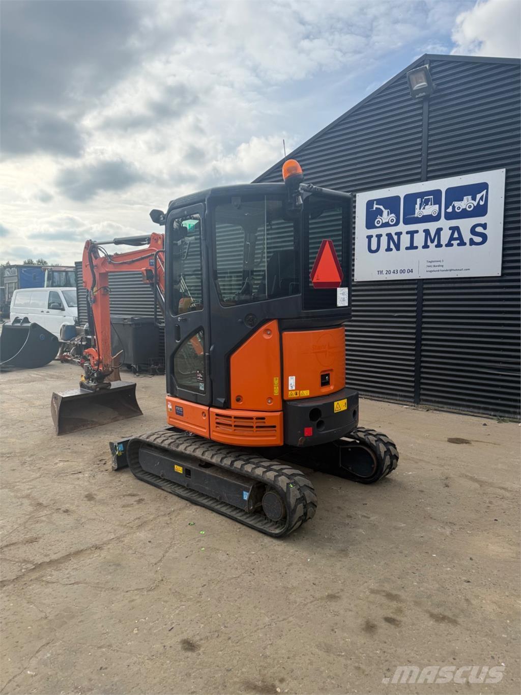 Hitachi ZX26U Mini pelle < 7t