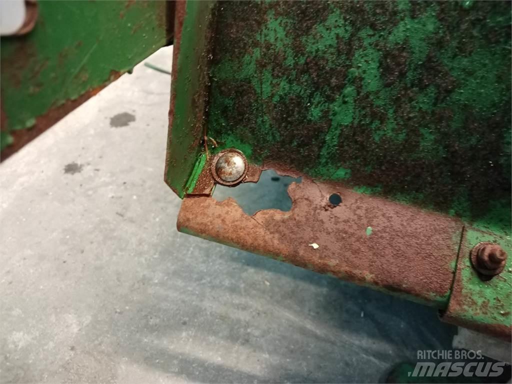 John Deere 1085 Sableuse et saleuse