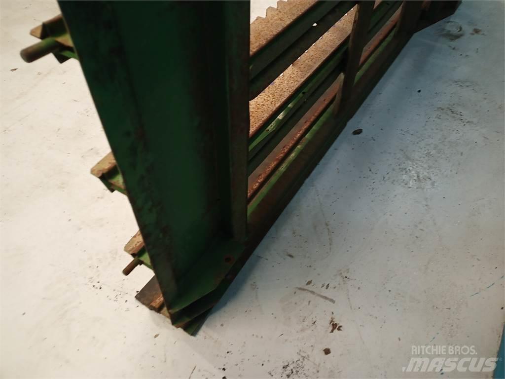 John Deere 2054 Sableuse et saleuse