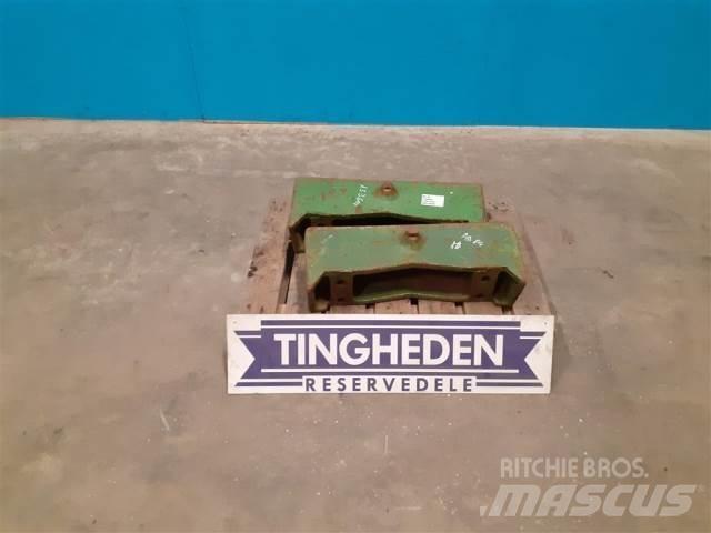John Deere 4240 Masse avant
