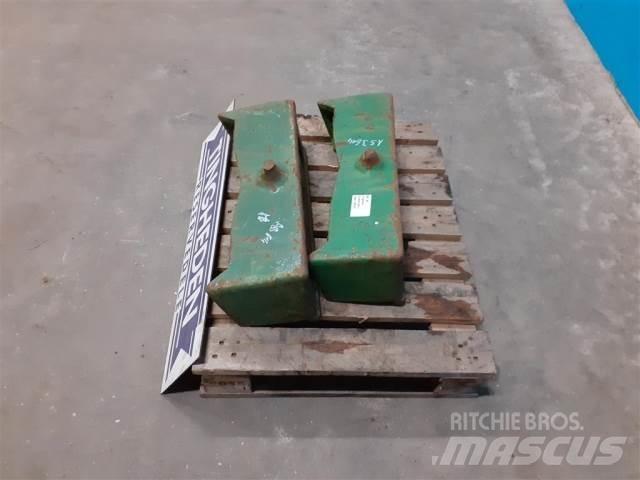 John Deere 4240 Masse avant