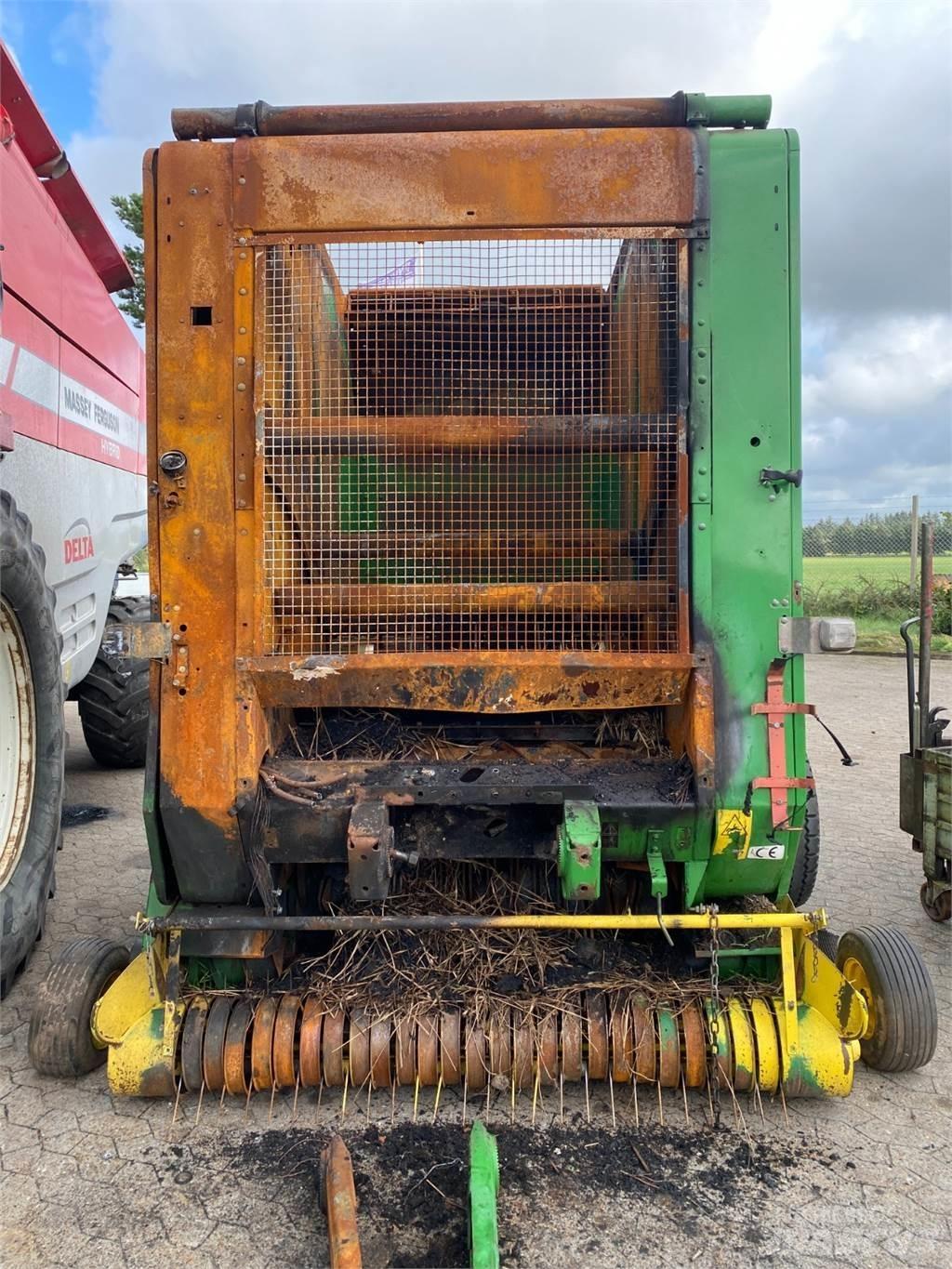 John Deere 590 Presse à balle ronde