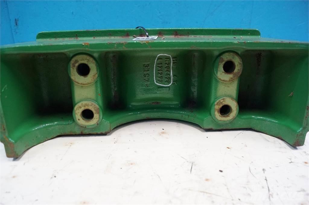 John Deere 6105M Masse avant
