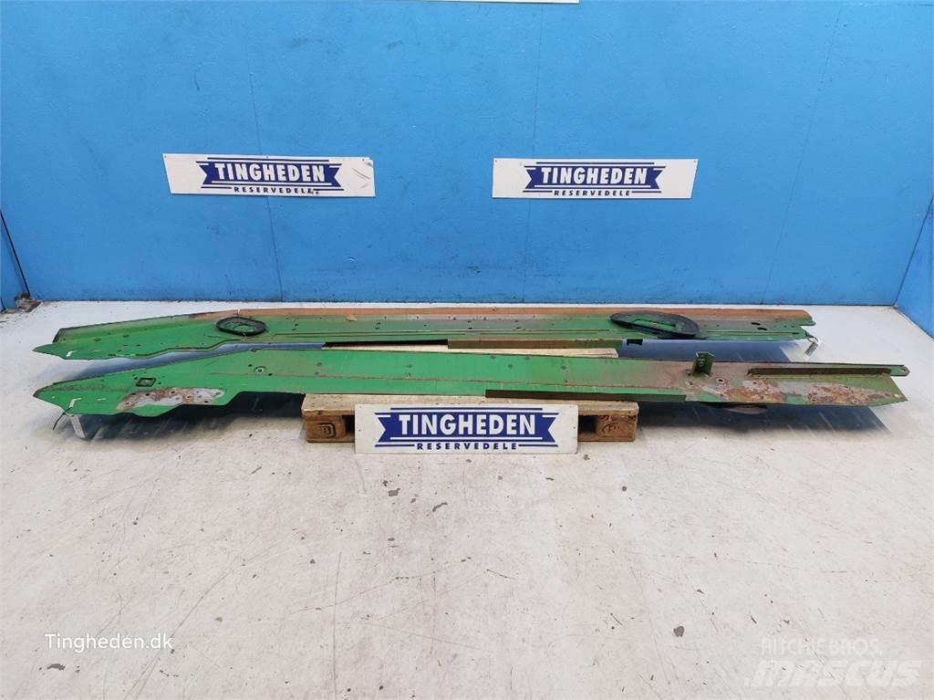 John Deere S670 Sableuse et saleuse