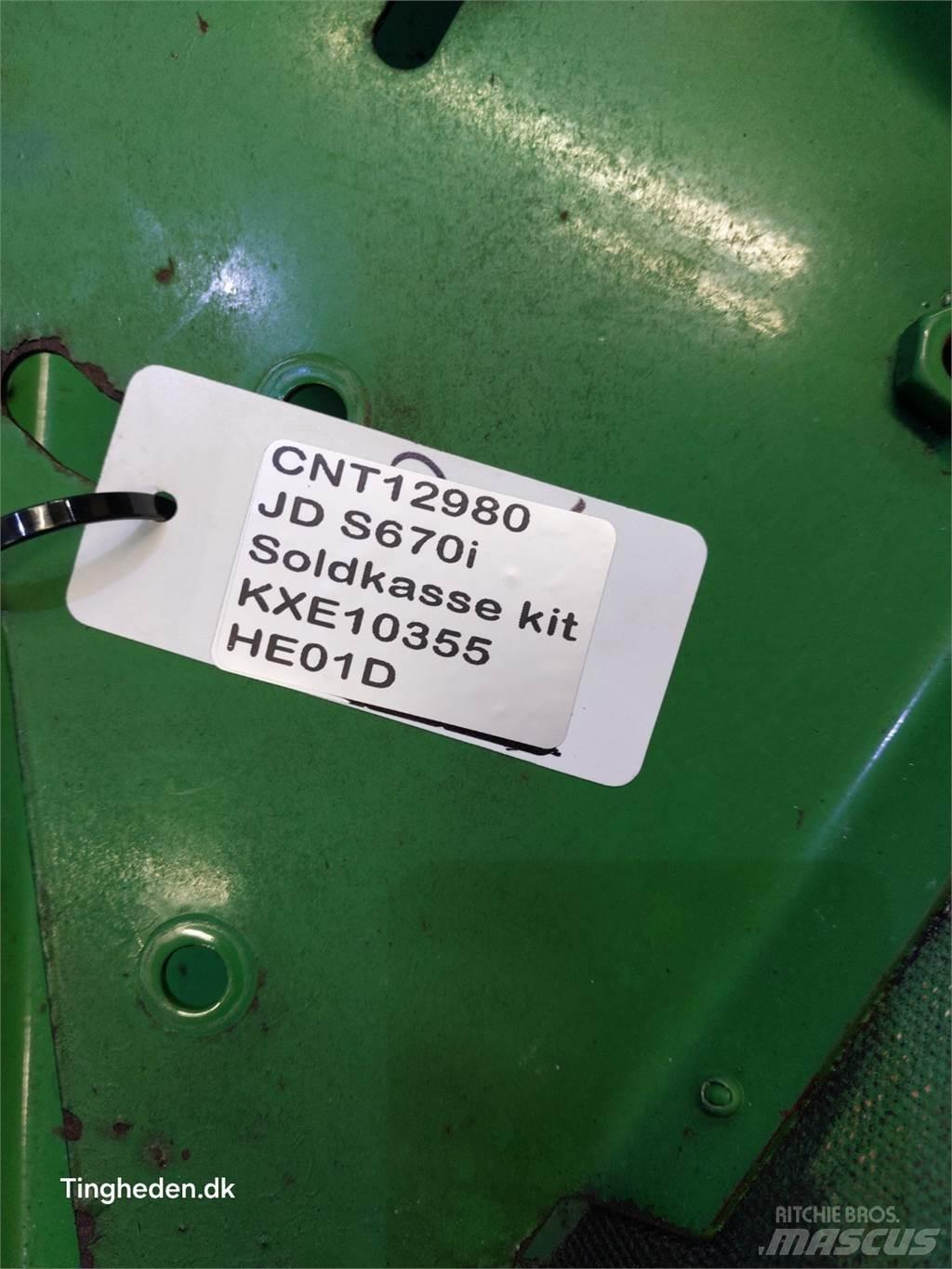 John Deere S670 Sableuse et saleuse