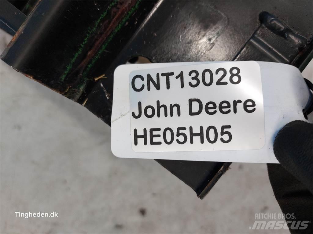 John Deere S670 Sableuse et saleuse