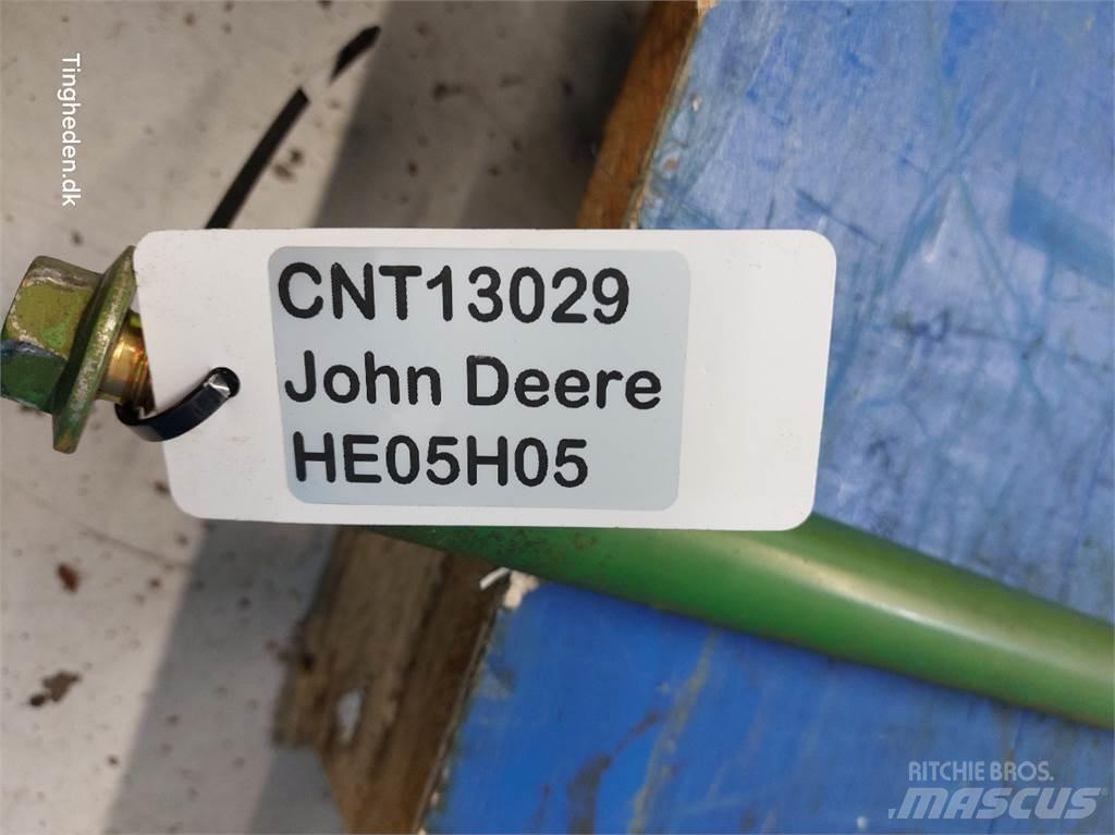 John Deere S670 Sableuse et saleuse