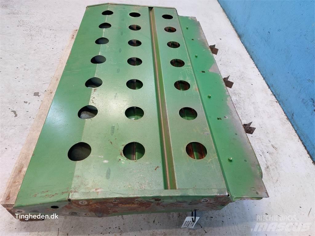 John Deere S670 Sableuse et saleuse